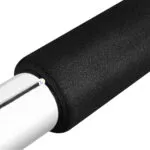 Barra de ejercicios para puerta con agarre negro antideslizante para dominadas y abdominales.