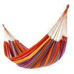 Set x2 hamacas rayadas múltiples colores vibrantes con cuerdas de soporte.