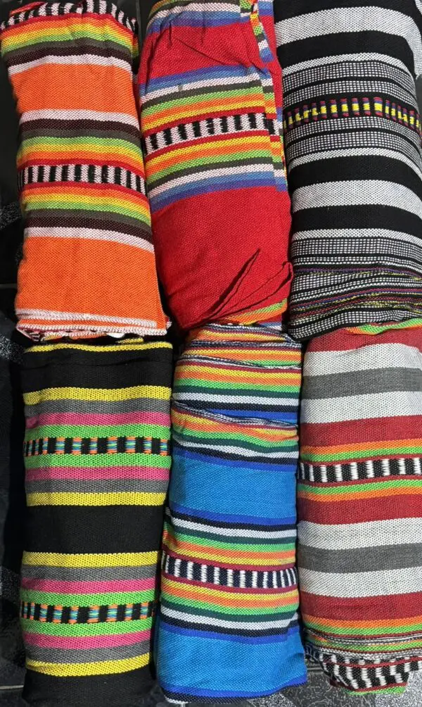 Set x2 hamacas diseño múltiples colores: naranjas, rojas, negras, azules y grises.