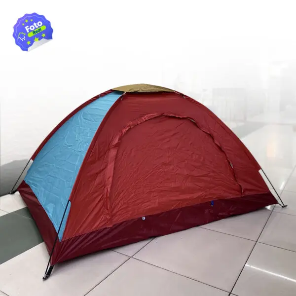 Carpa de camping armable semi impermeable roja y azul para 3 personas.