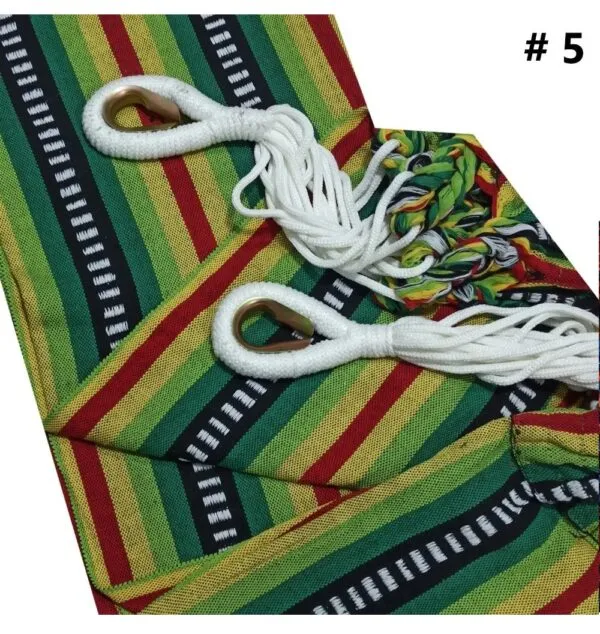 Set x2 hamacas diseño múltiples colores con cuerdas blancas y argollas doradas.