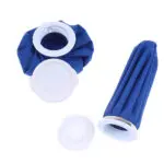 Bolsa de hielo reutilizable azul para terapia de frío y calor, con tapa blanca.