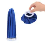 Bolsa de hielo reutilizable azul para terapia fría y caliente, con tapa y cubitos de hielo.