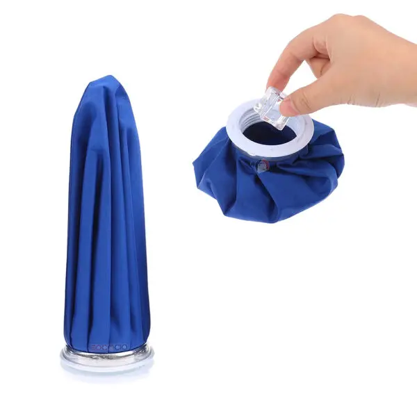 Bolsa de hielo reutilizable azul para terapia fría y caliente, con tapa y cubitos de hielo.