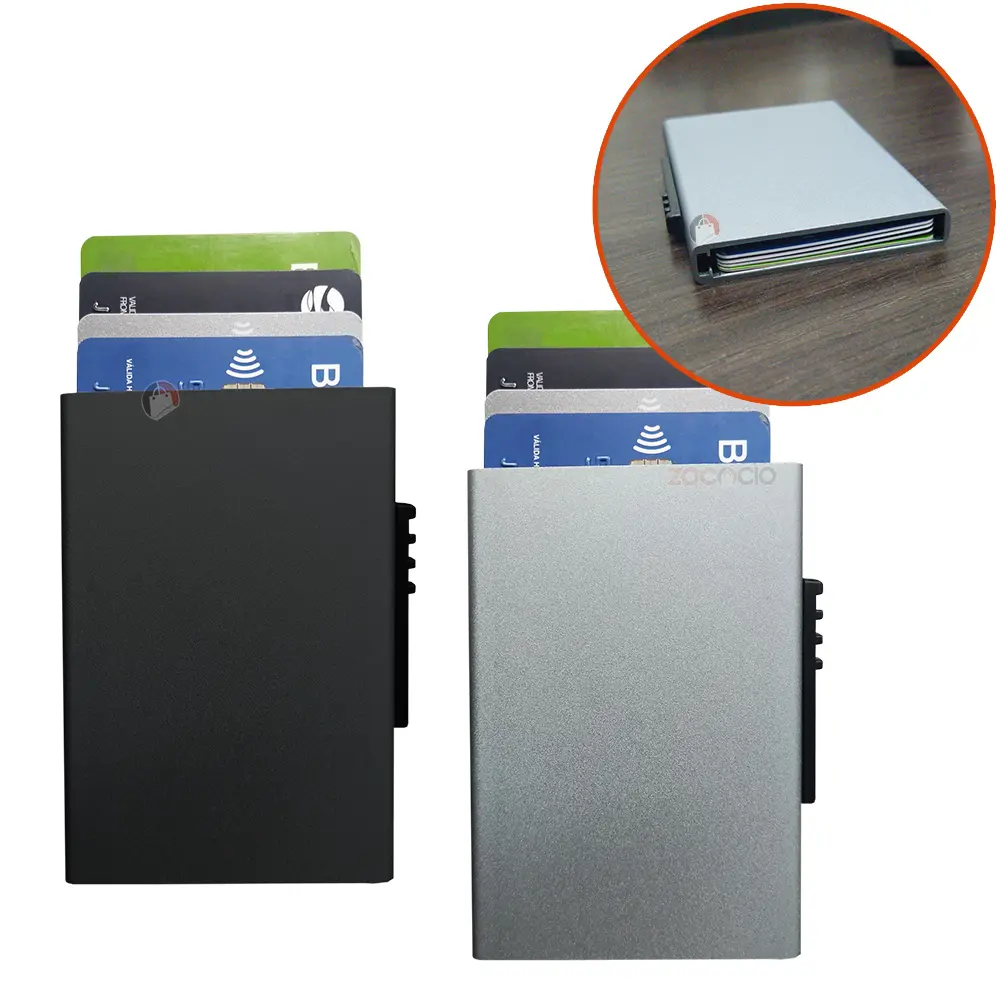 Tarjetero de lujo para tarjetas con diseño elegante, billetera minimalista en negro y plateado.