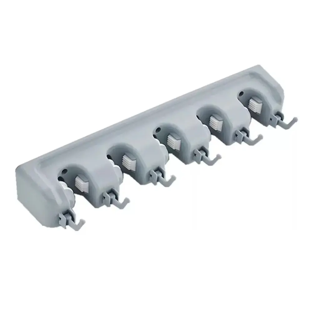 Organizador gris de 5 ranuras para escobas y traperos, con ganchos para colgar.