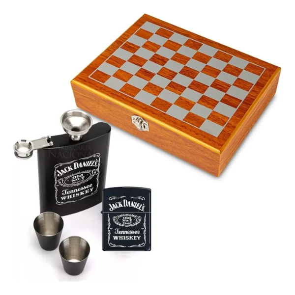 Set licorera Jack Daniels negro con cofre ajedrez y vasos pequeños.
