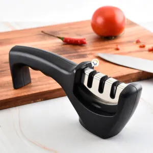 Afilador de cuchillos de acero inoxidable con mango antideslizante en 3 etapas: ideal para cocina.