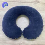 Almohada inflable azul para cuello, portátil y cómoda para viajes.
