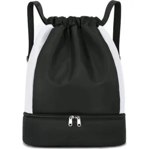 Bolso mochila deportiva impermeable con cordón y compartimento inferior con cremallera.