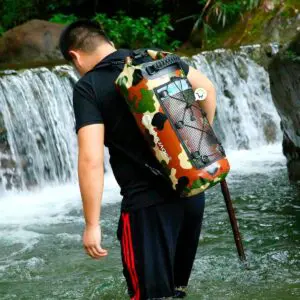 Mochila impermeable 25L Ocean Pack de pesca y deportes, con camuflaje, en cascada.