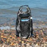Mochila impermeable Ocean Pack 25L camuflada para deportes y pesca en la playa.