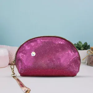 Bolso organizador de maquillaje nececer multiusos viajero rosa brillante con correa dorada.