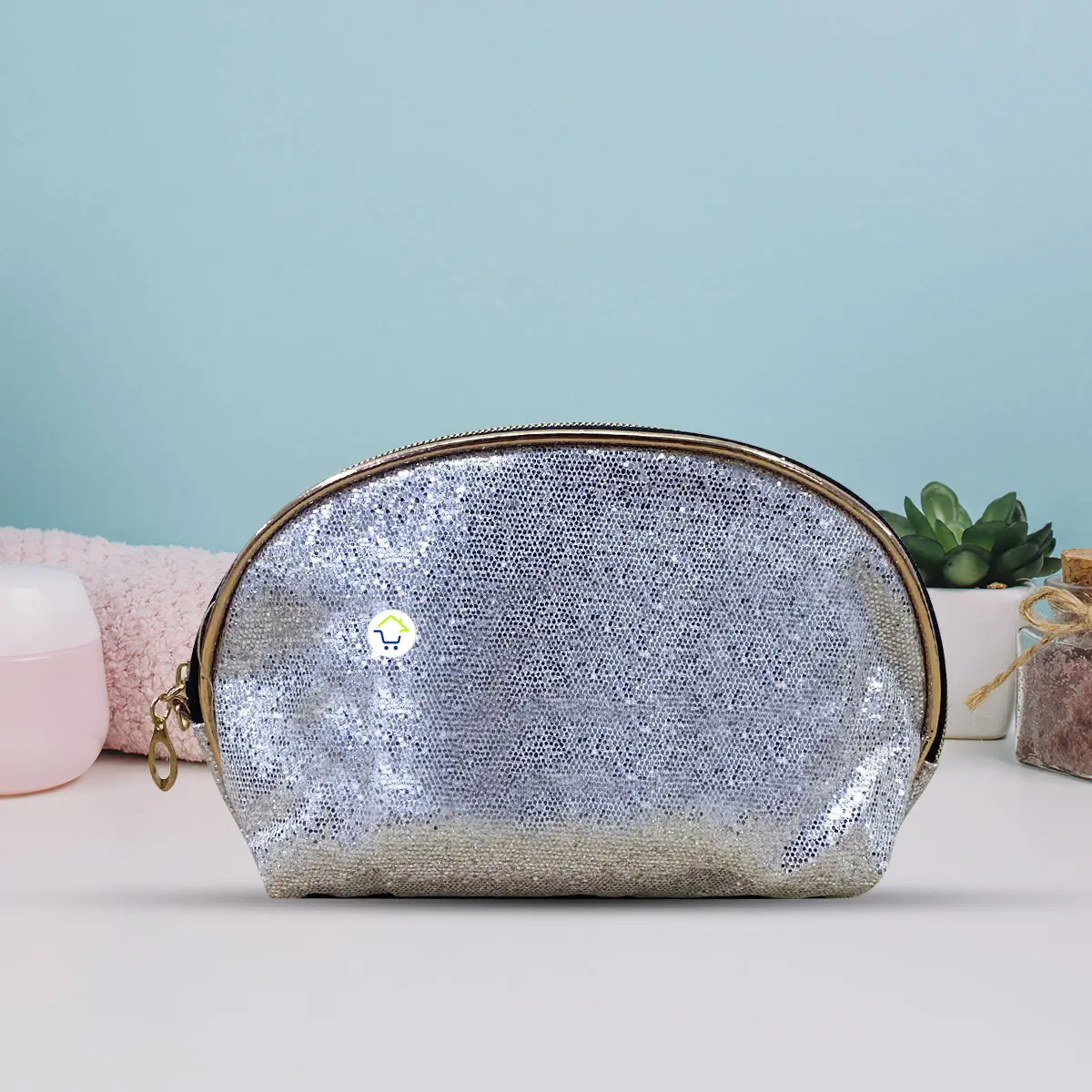 Neceser plateado con lentejuelas, ideal para maquillaje y viajes.