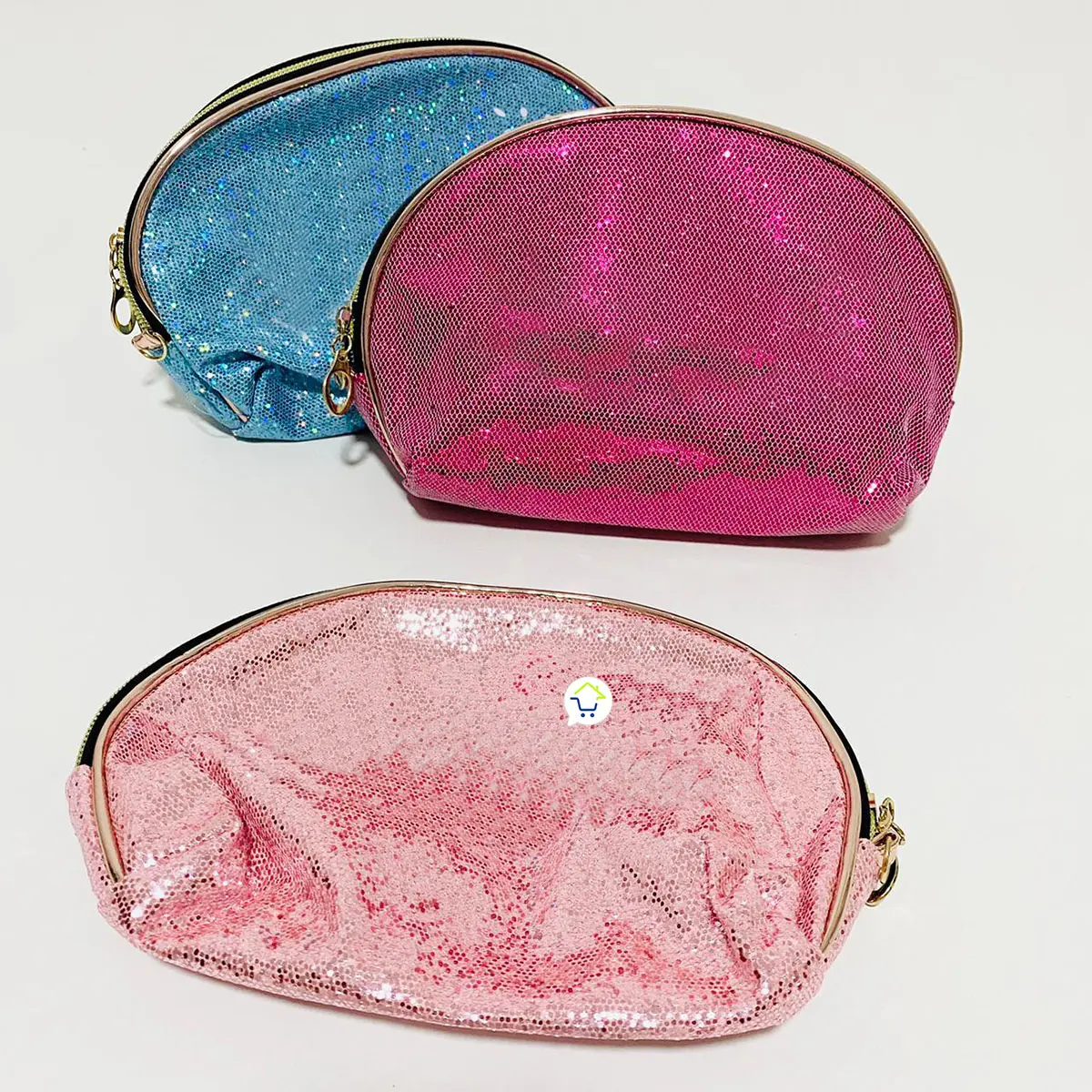 Neceser multiusos viajero con lentejuelas brillantes rosa, azul y fucsia.
