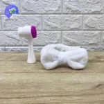 Cepillo masajeador facial 2 en 1 y diadema de felpa con lazo, ideal para maquillaje.