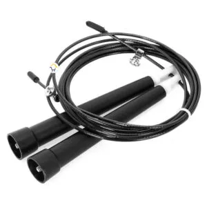 Cuerda para saltar de metal con mangos negros para crossfit, gimnasio y deportes.