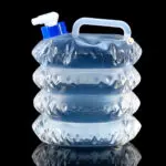 Dispensador de agua 3L plegable para camping con grifo y asa, ideal para exterior.