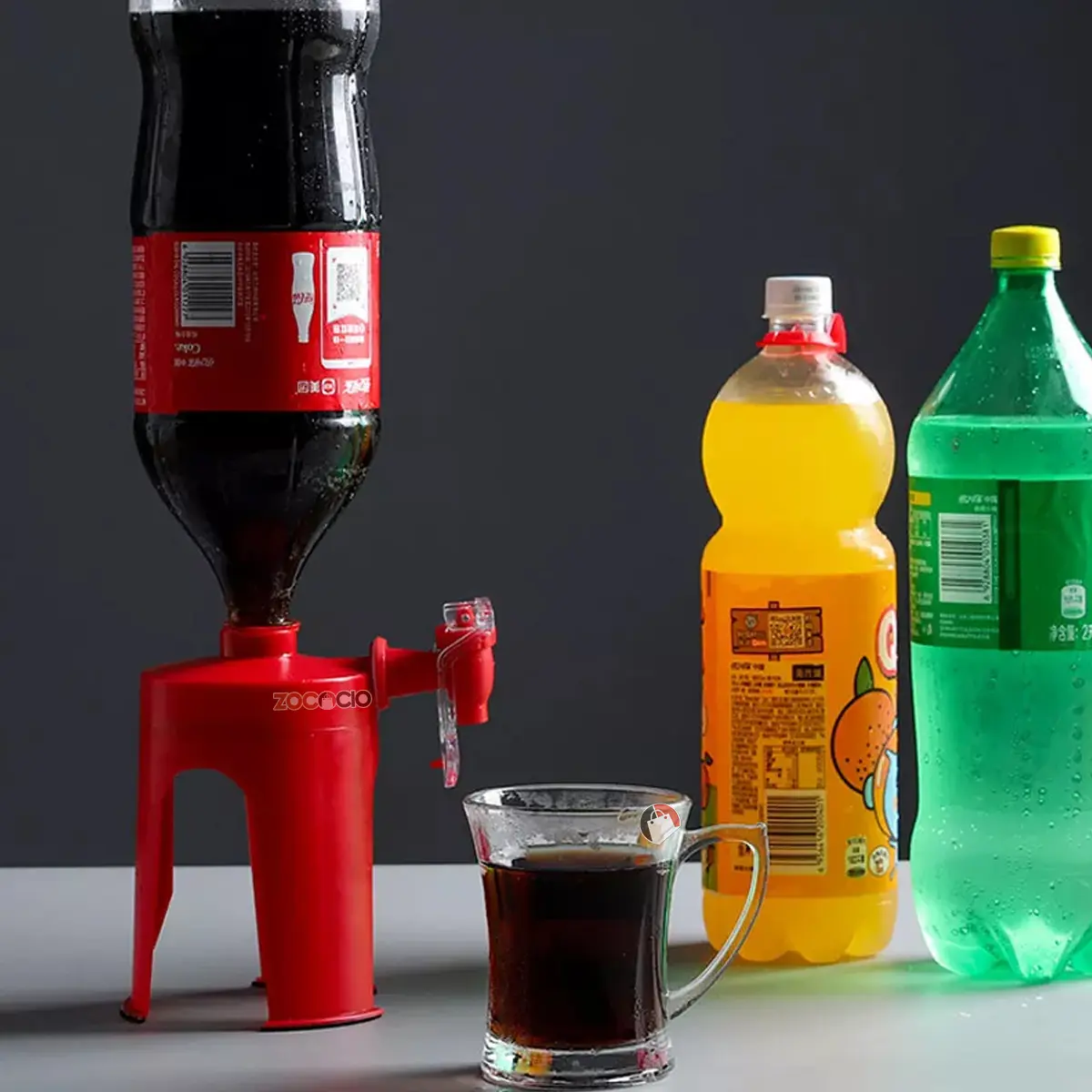 Dispensador de gaseosa con grifo, ideal para fiestas y banquetes.