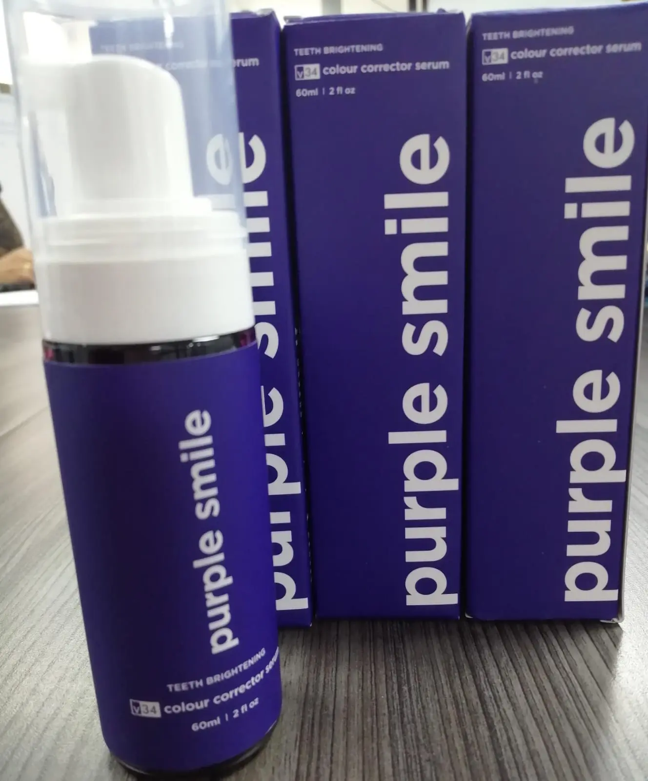 Espuma Morada Purple Smile v34 para corregir el color y blanquear dientes.