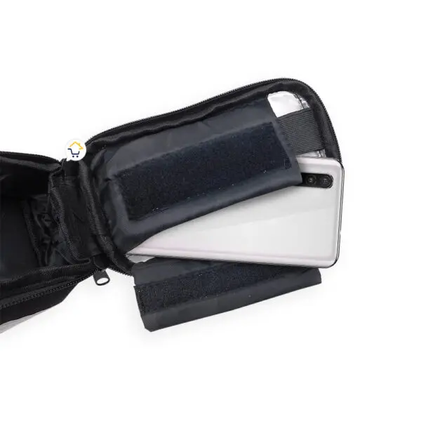 Estuche alforja impermeable para celular en bicicleta, diseño práctico y seguro.