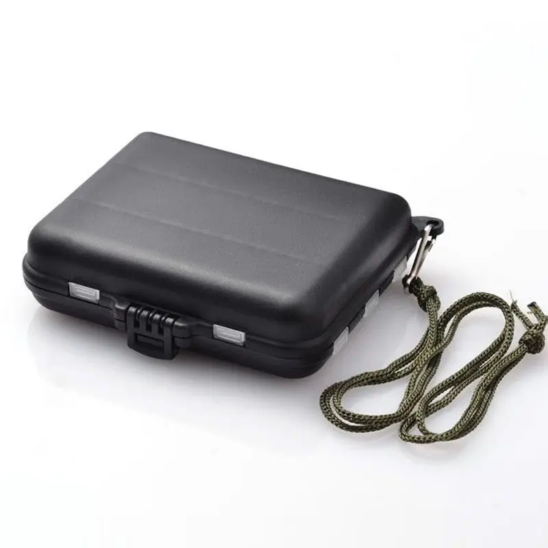 Estuche de plástico duro negro para anzuelos, señuelos y accesorios de pesca, con correa verde.
