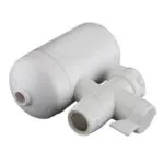 Filtro de cerámica blanco purificador de agua para eliminar bacterias, con detalles visibles del grifo.