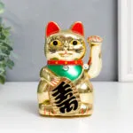 Gato de la suerte dorado Maneki Neko con la pata levantada, decorativo y móvil.