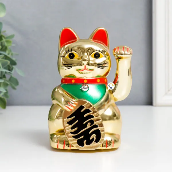Gato de la suerte dorado Maneki Neko con la pata levantada, decorativo y móvil.