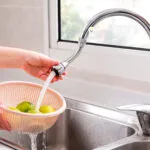 Set x2 grifo flexible universal para ahorrar agua mientras lavas tus frutas.