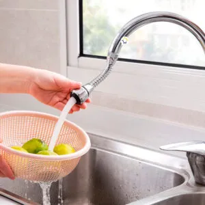Set x2 grifo flexible universal para ahorrar agua mientras lavas tus frutas.