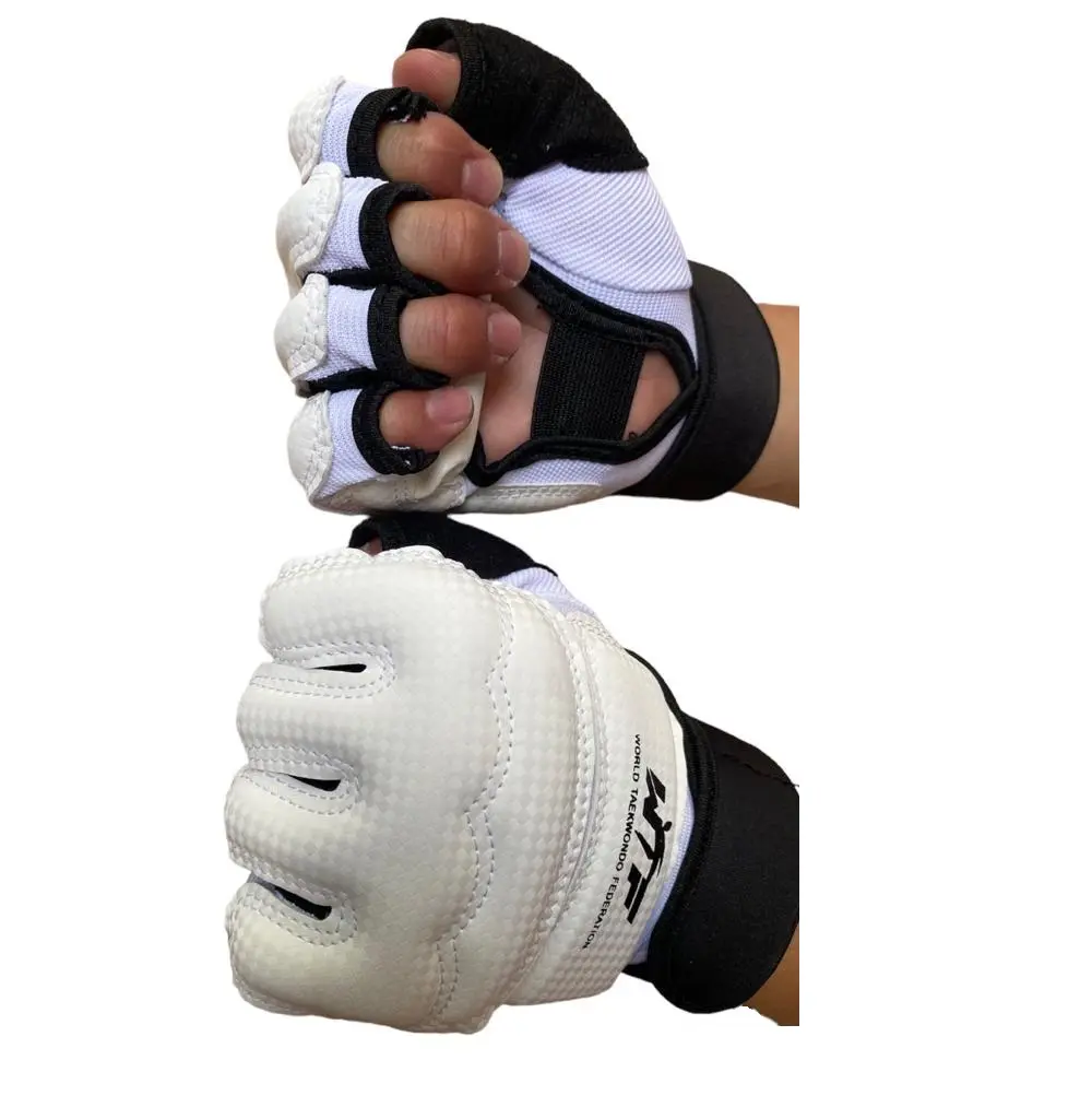 Guantes de Taekwondo de artes marciales blancos y negros con dedos expuestos.