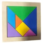 Set x2 Tangram didáctico de madera con piezas de colores sobre fondo de madera.
