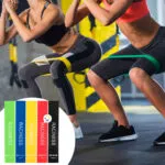 Set x2 juegos de 5 bandas elásticas para ejercicios, mujeres haciendo sentadillas con bandas de resistencia.