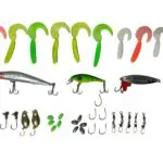 Kit de pesca de 38 piezas con señuelos, anzuelos, plomos y giratorios para pesca deportiva.