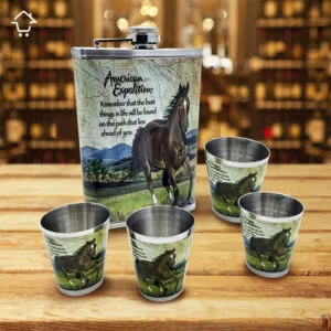 Licorera de acero inoxidable 9 oz con copas y embudo, diseño de caballo y cita inspiradora.