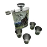 Licorera de acero inoxidable de 9 oz con diseño de caballo americano y 4 copas, ideal para expediciones.