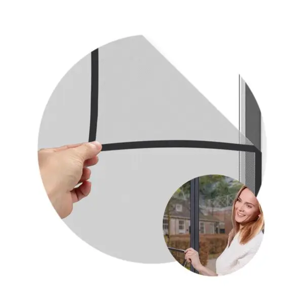 Malla antimosquitos adhesiva para ventanas, vista de instalación con mano y mujer sonriendo.