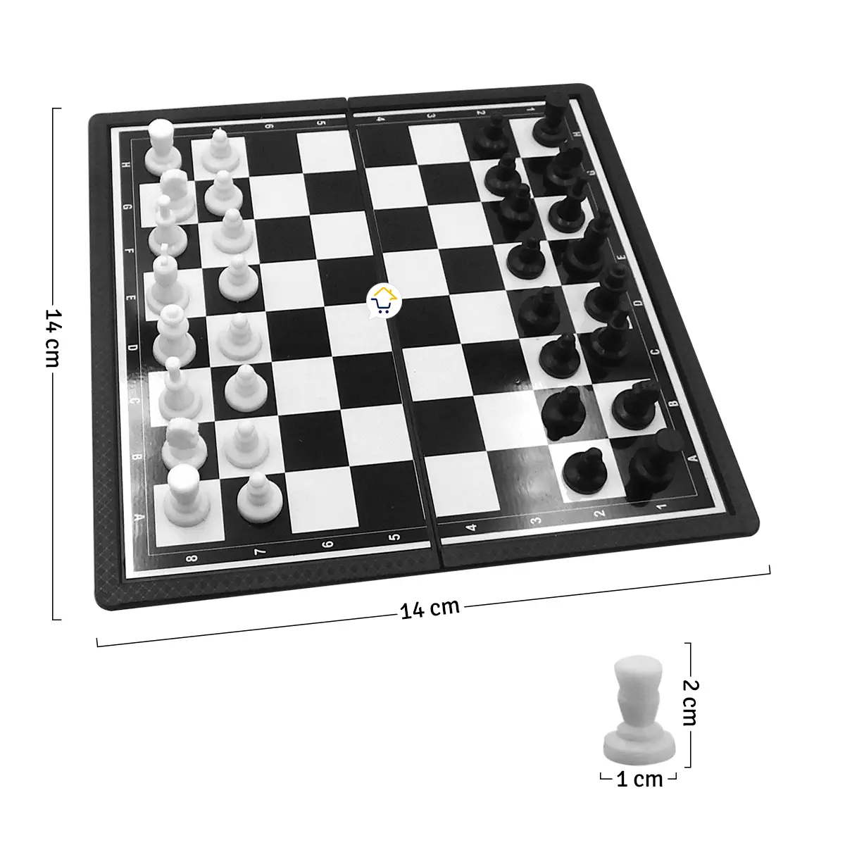 Mini ajedrez magnético portable (14x14 cm) con piezas blancas y negras sobre tablero con coordenadas.