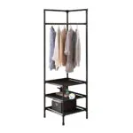 Organizador esquinero con perchero y 3 estantes negros, ideal para ahorrar espacio y organizar ropa.