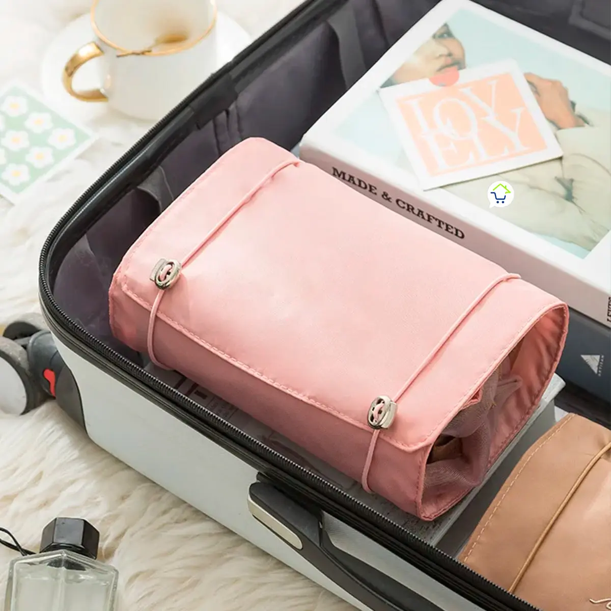 Organizador viajero rosa con 4 cartucheras plegables, ideal para cosméticos y accesorios en tu maleta.