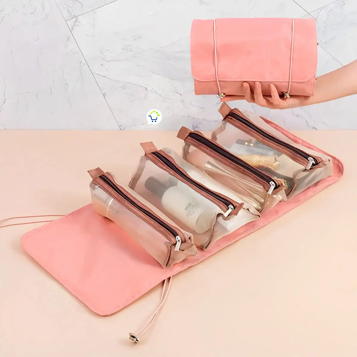 Organizador viajero plegable con 4 cartucheras transparentes para cosméticos y brochas.