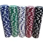 Fichas de póker casino profesionales x50, surtido de colores azul, verde, blanco y rojo.