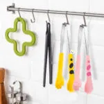 Pinzas de cocina para alimentos con diseño de patitas de gatito, ideales para hornear y asar.
