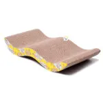 Rascador para gatos de cartón corrugado con diseño curvo y divertido para aliviar el estrés.