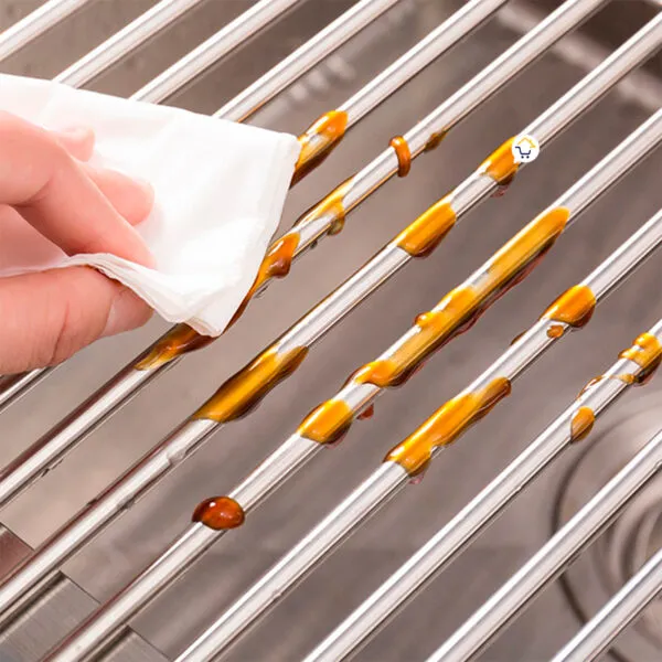 Rejilla multiusos de cocina expandible con escurridor de silicona, ideal para horno y limpieza.