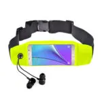 Riñonera deportiva impermeable para celular con auriculares, ideal para correr.