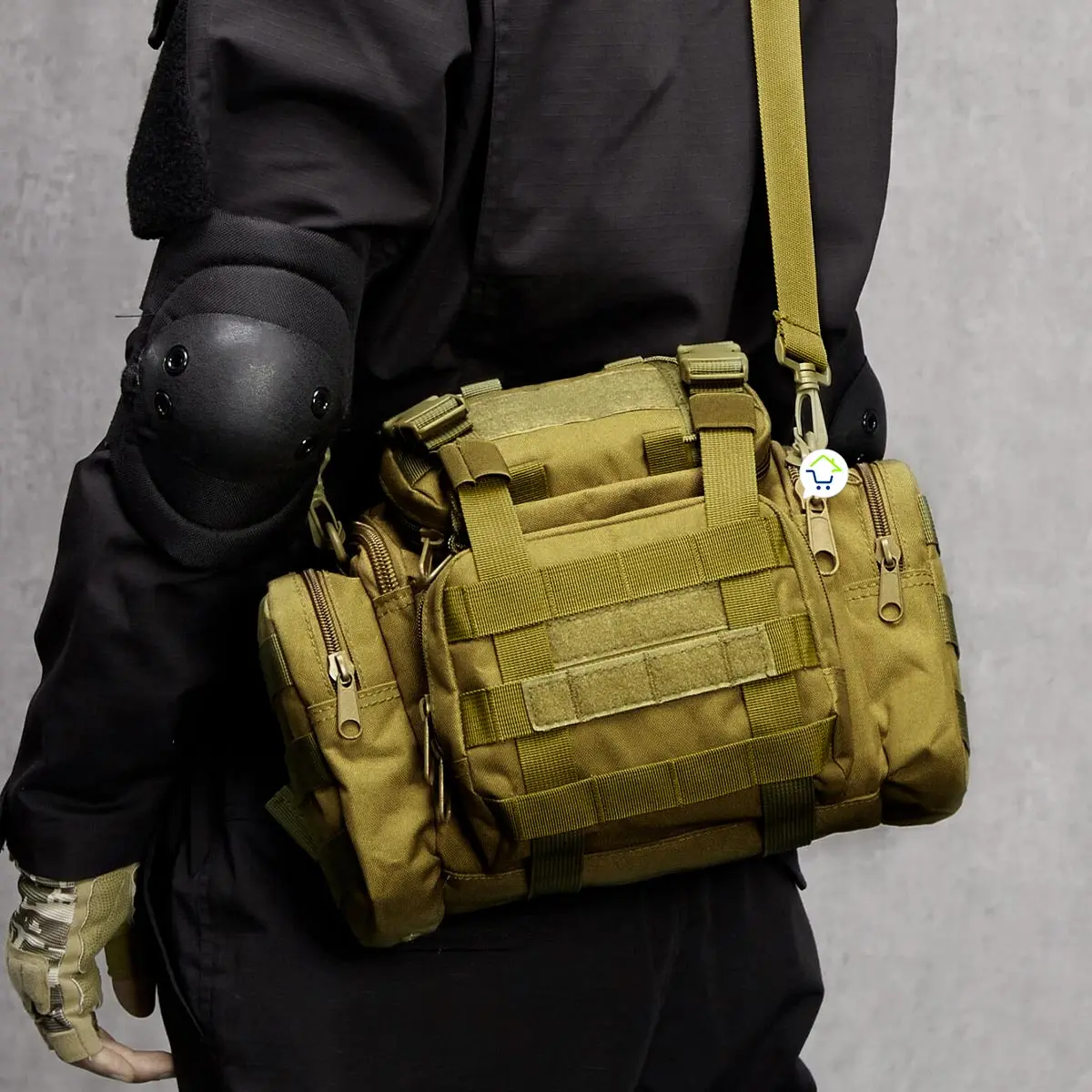 Riñonera táctica impermeable con múltiples bolsillos y correa de hombro, ideal para exteriores.