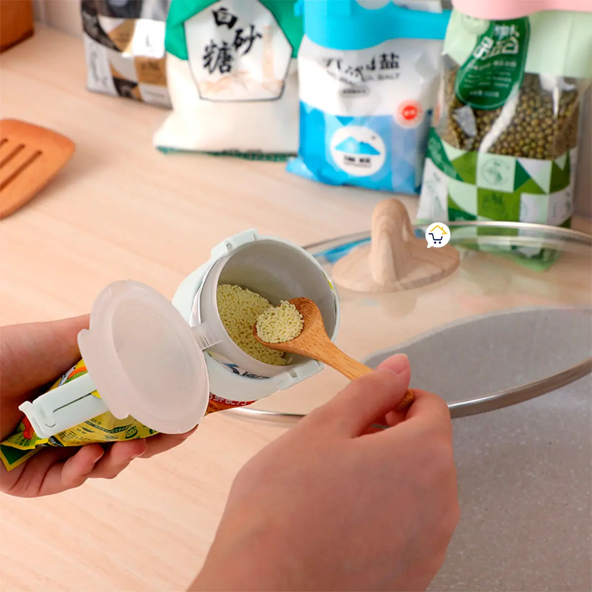 Set x2 clips selladores para bolsas con tapa, ideal para mantener alimentos frescos.