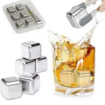 Set x8 cubos de hielo reutilizables en un vaso de whisky, con pinzas para hielo.